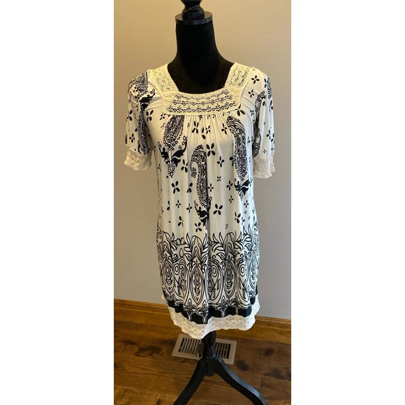 Christine Love Top Tunic Blouse Size Small Square Lace Neckline & Hem + Stretch - Picture 3 of 12
